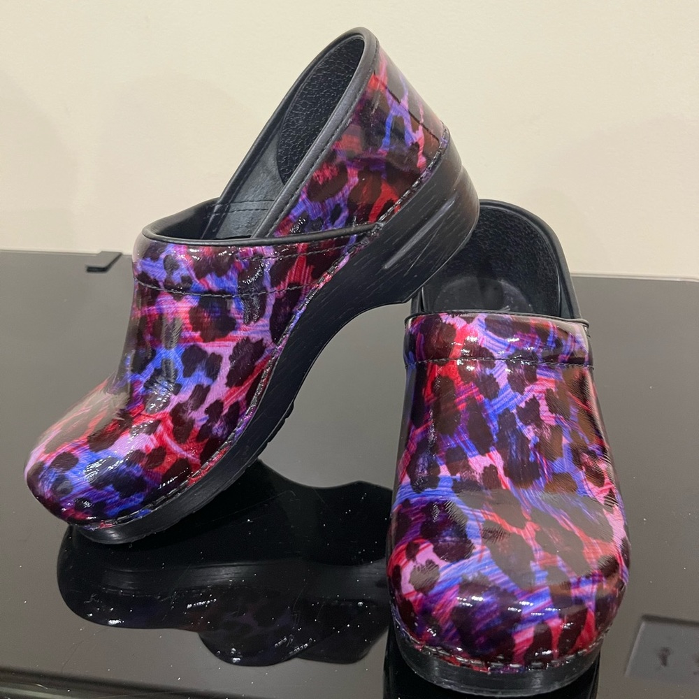 Dansko Clogs Size 40 Animal Print Cheetah